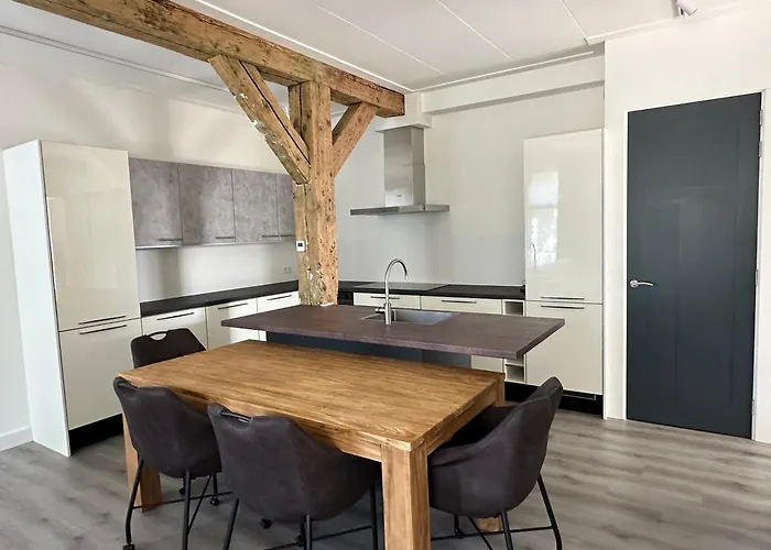 Golf Course Around The Corner! شقة